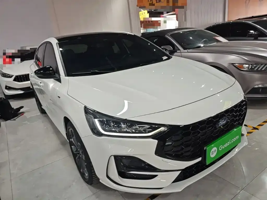 Ford Focus 2023 из CN, фото 7