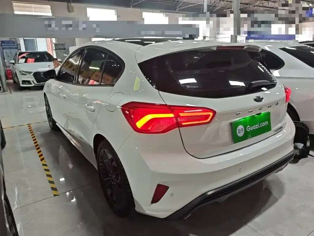 Ford Focus 2023 из CN, фото 8