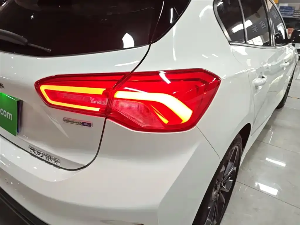 Ford Focus 2023 из CN, фото 9