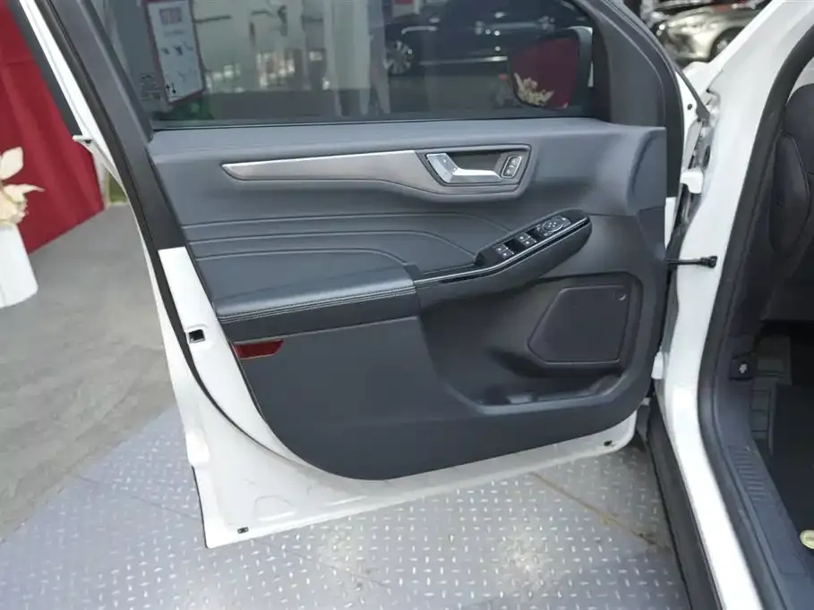 Ford Escape 2023 из CN, фото 9
