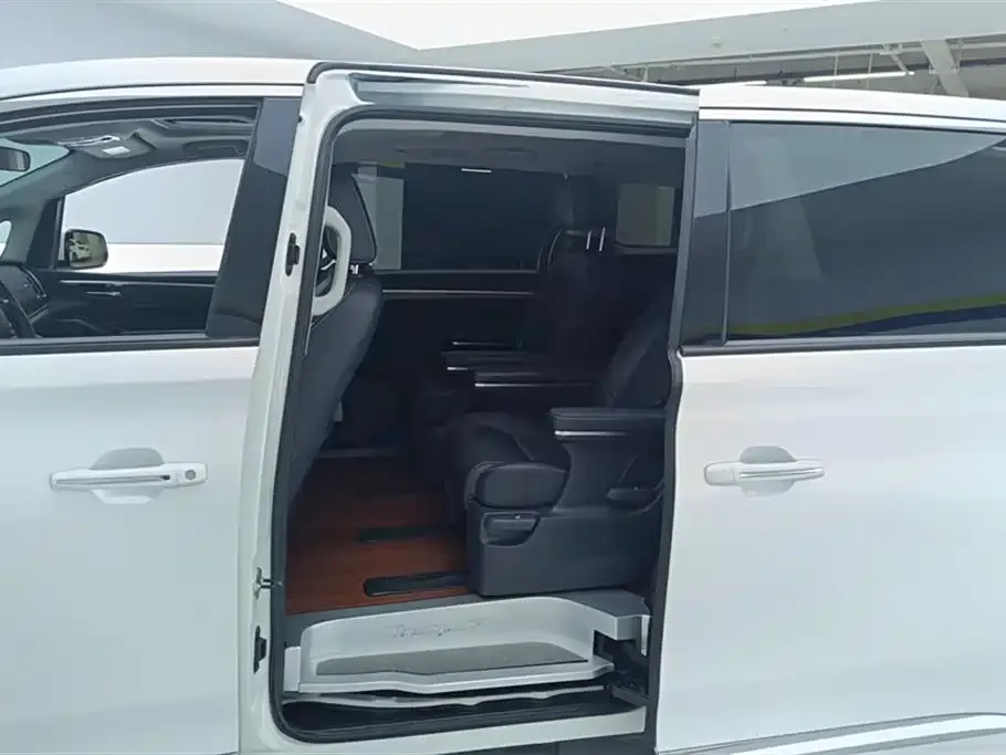GAC Motor Trumpchi M8 — фото 2