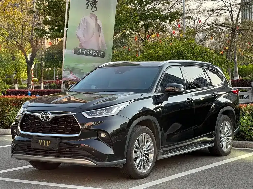Toyota Highlander — фото 1