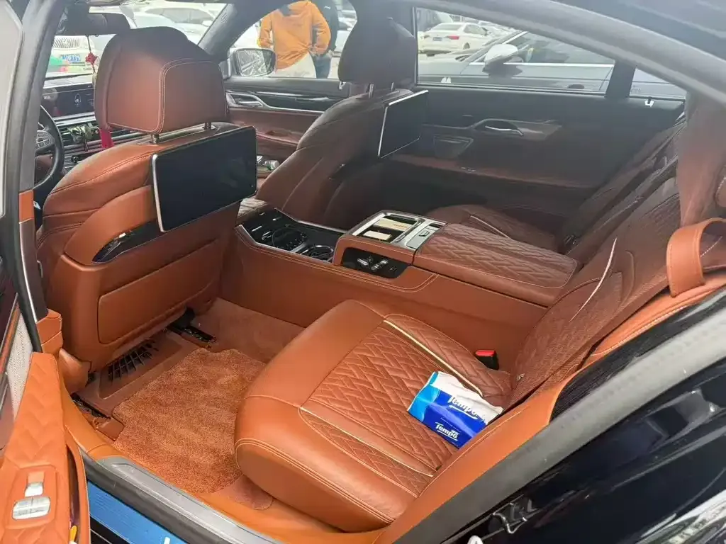 BMW 7 Series 2022 из CN, фото 9