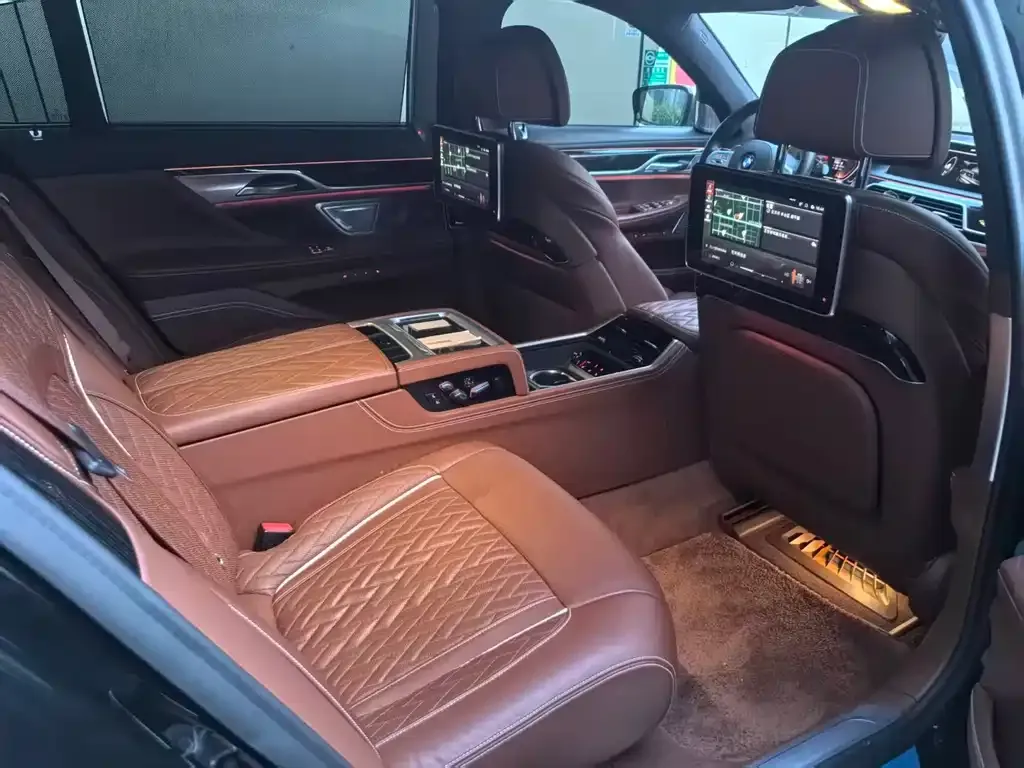 BMW 7 Series 2022 из CN, фото 3