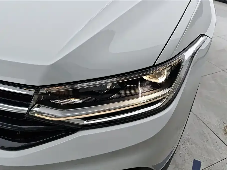 Volkswagen Tiguan L — фото 5