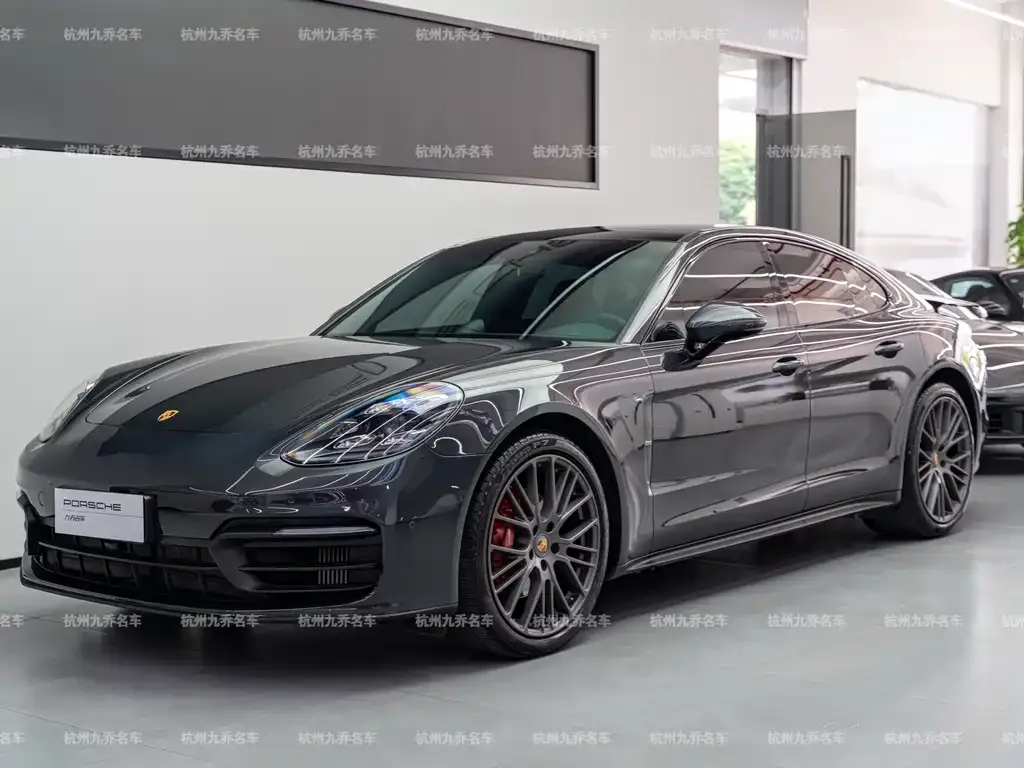 Porsche Panamera — фото 1