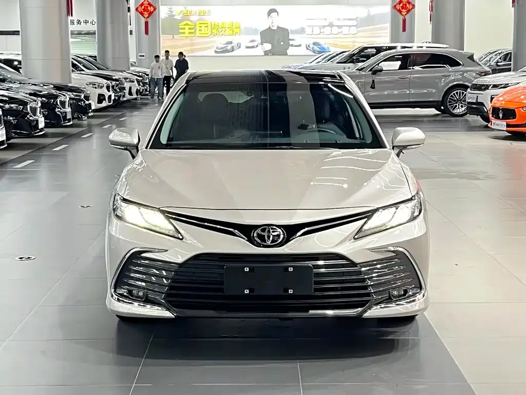 Toyota Camry — фото 9