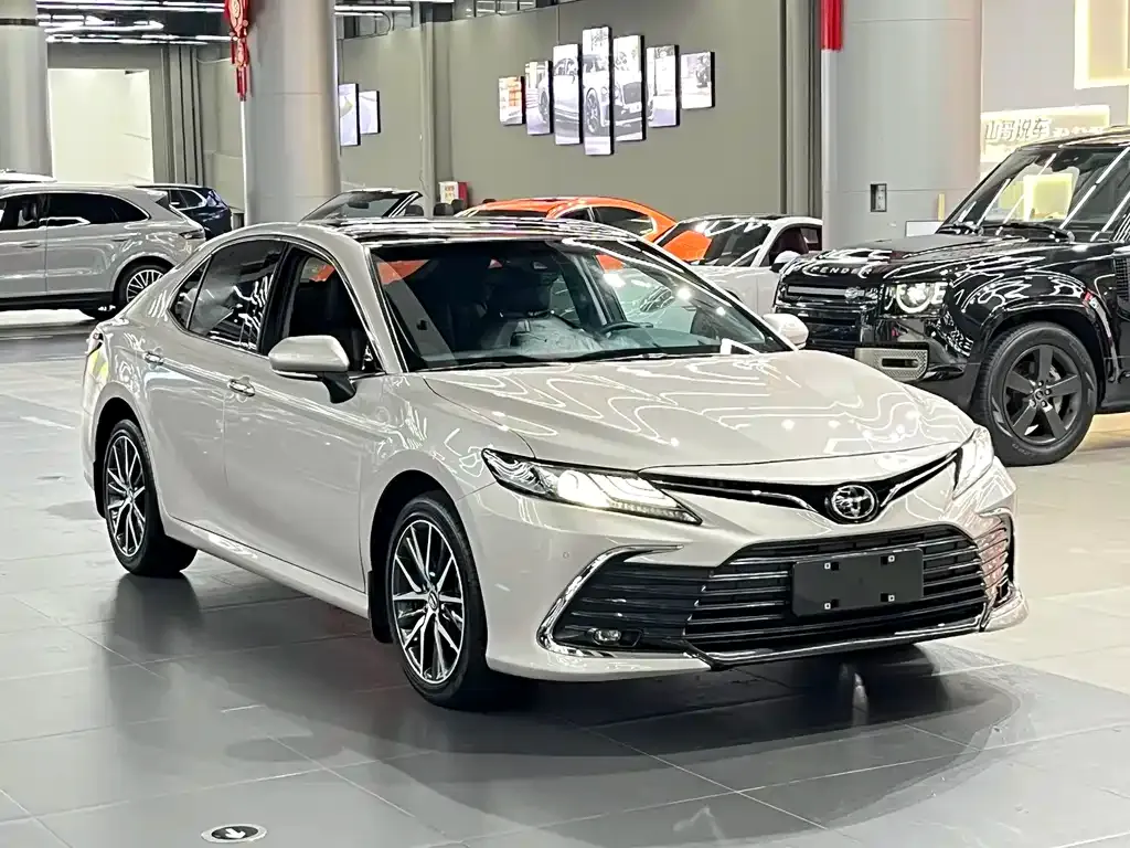 Toyota Camry — фото 7