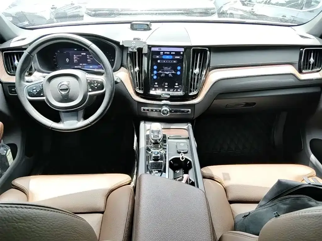 Volvo XC60 PHEV 2021 из CN, фото 3