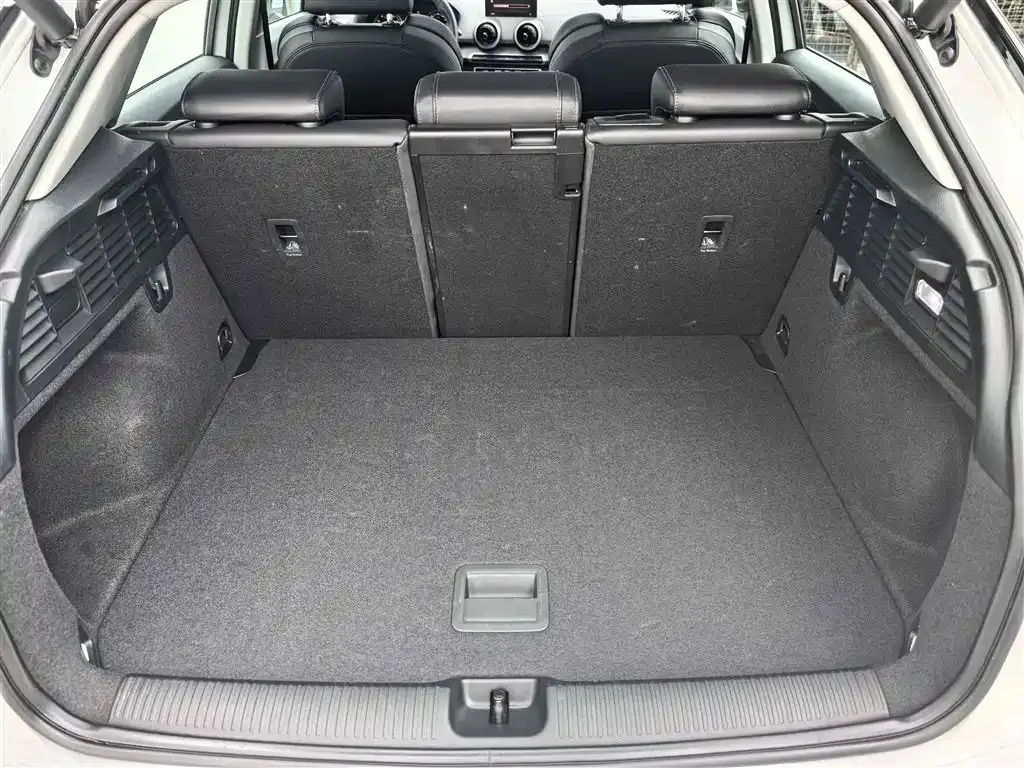 Audi Q2L — фото 6
