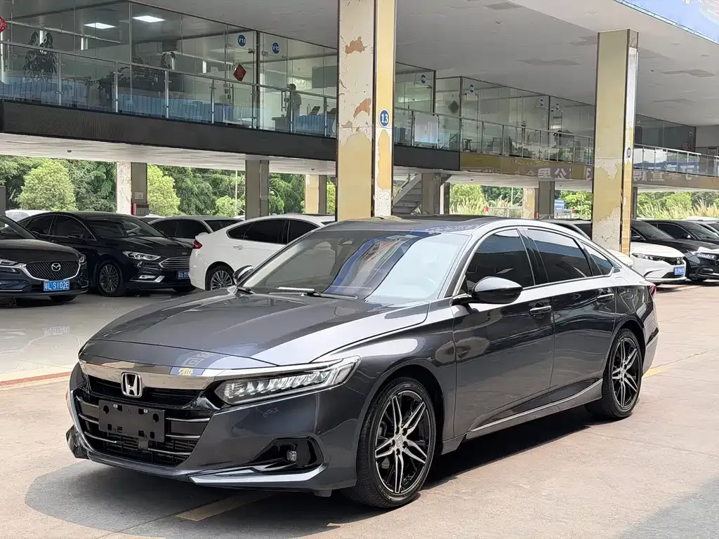 Honda Accord — фото 1