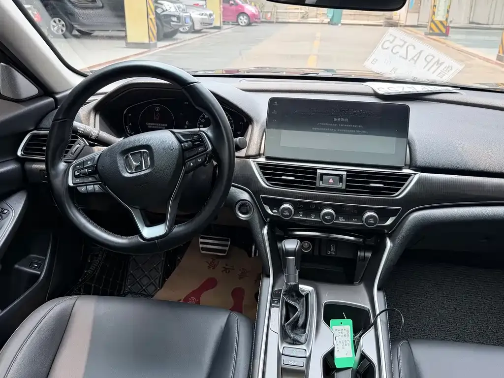 Honda Accord — фото 9