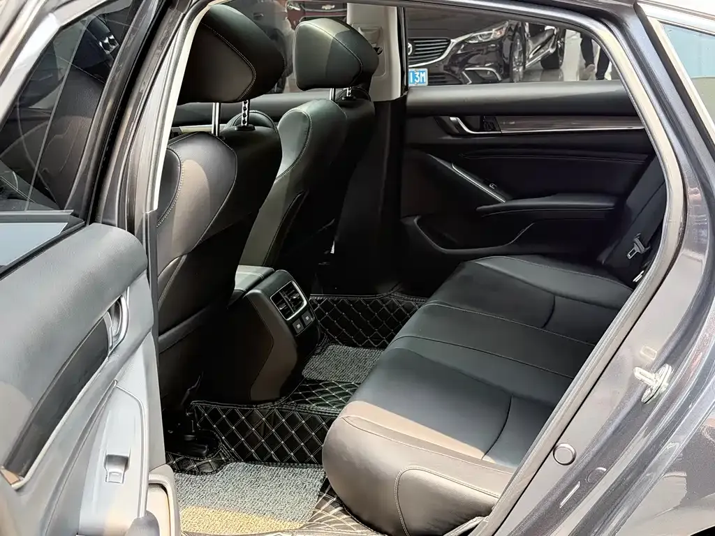 Honda Accord — фото 6