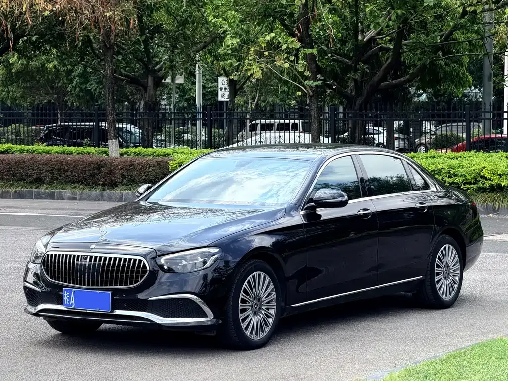 Mercedes-Benz E-Class — фото 1