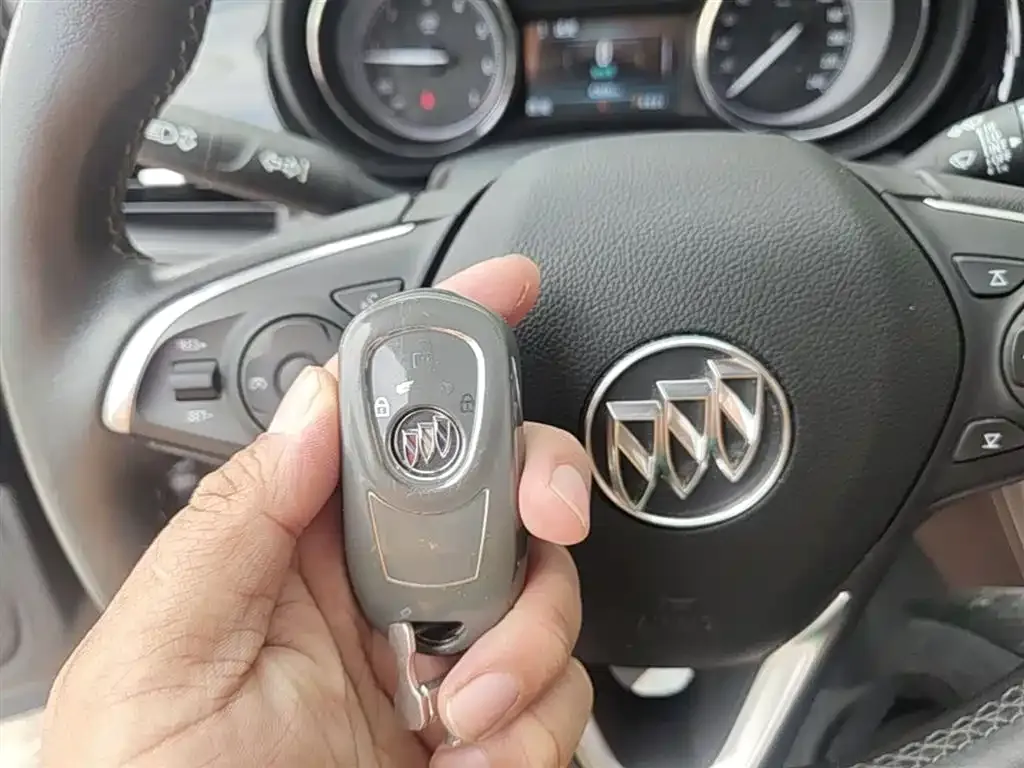 Buick Envision Plus — фото 4
