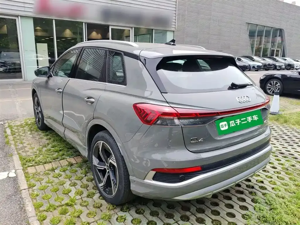 Audi Q4 e-tron — фото 8