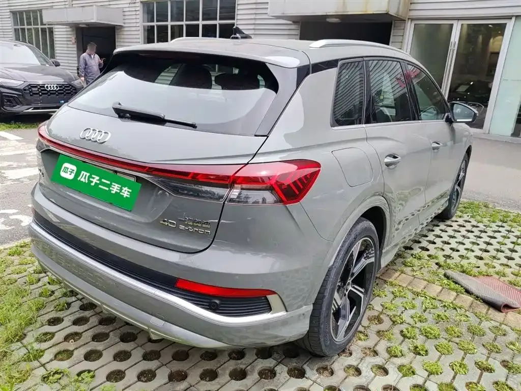 Audi Q4 e-tron — фото 10