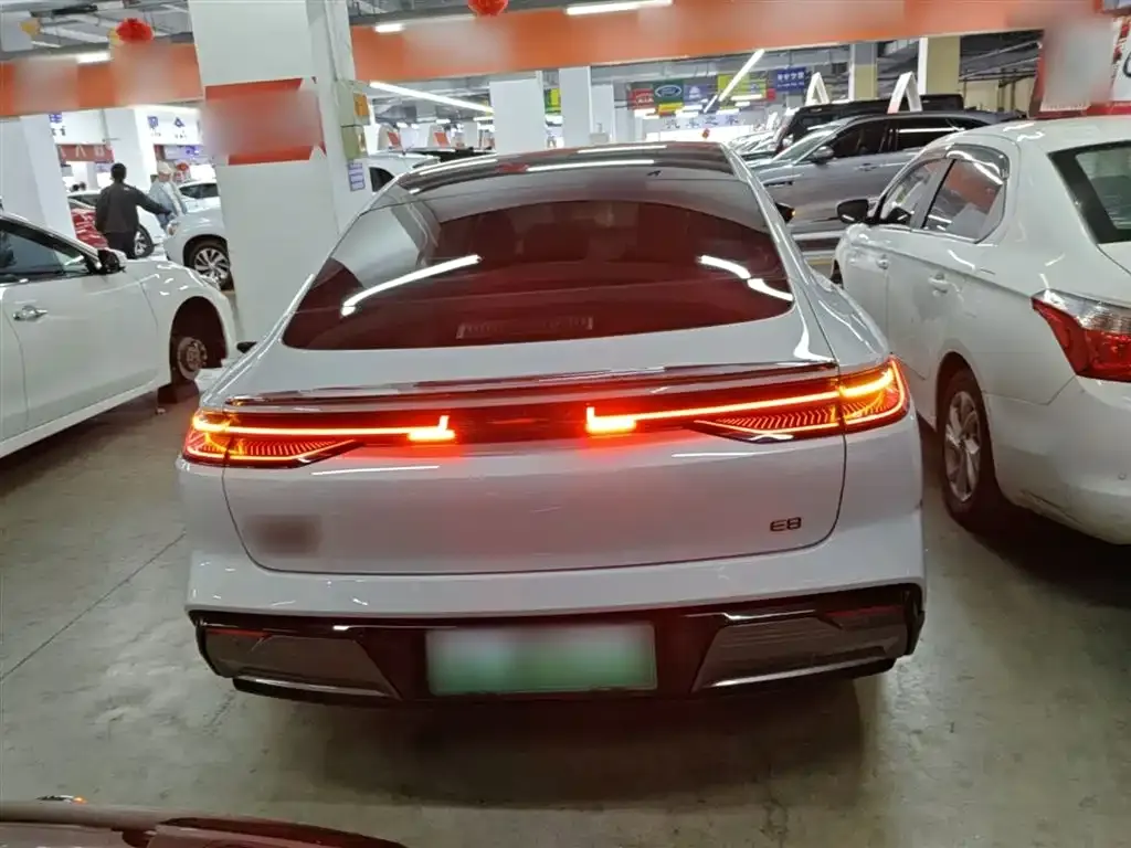 Geely Galaxy E8 — фото 10