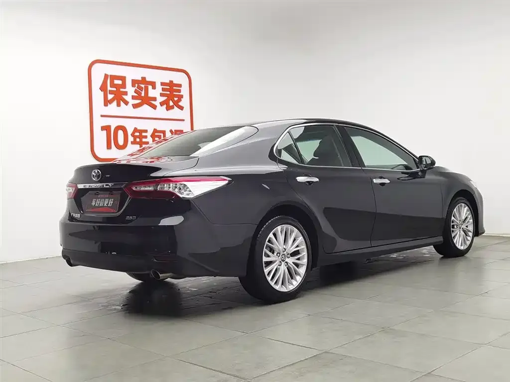 Toyota Camry — фото 2