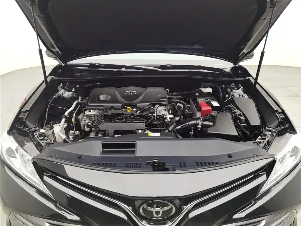 Toyota Camry — фото 10