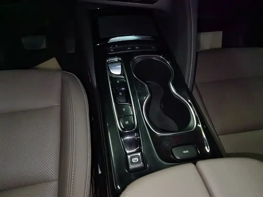 Buick Envision Plus — фото 8
