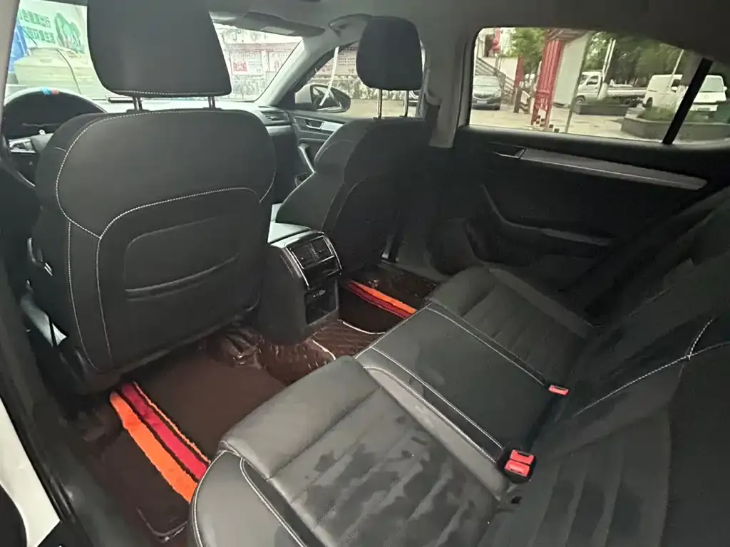 Skoda Superb 2022 из CN, фото 2