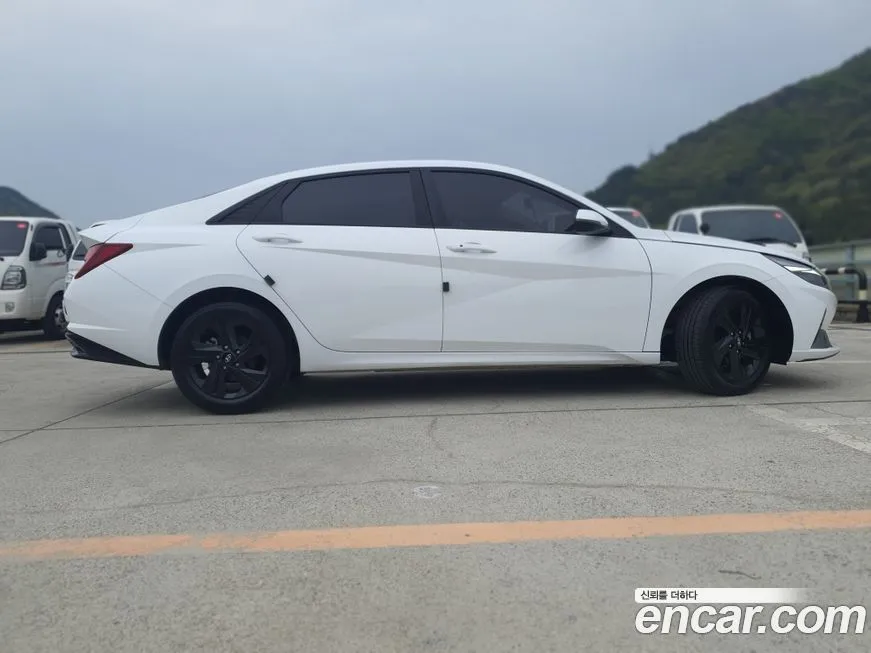 Hyundai AVANTE — фото 3