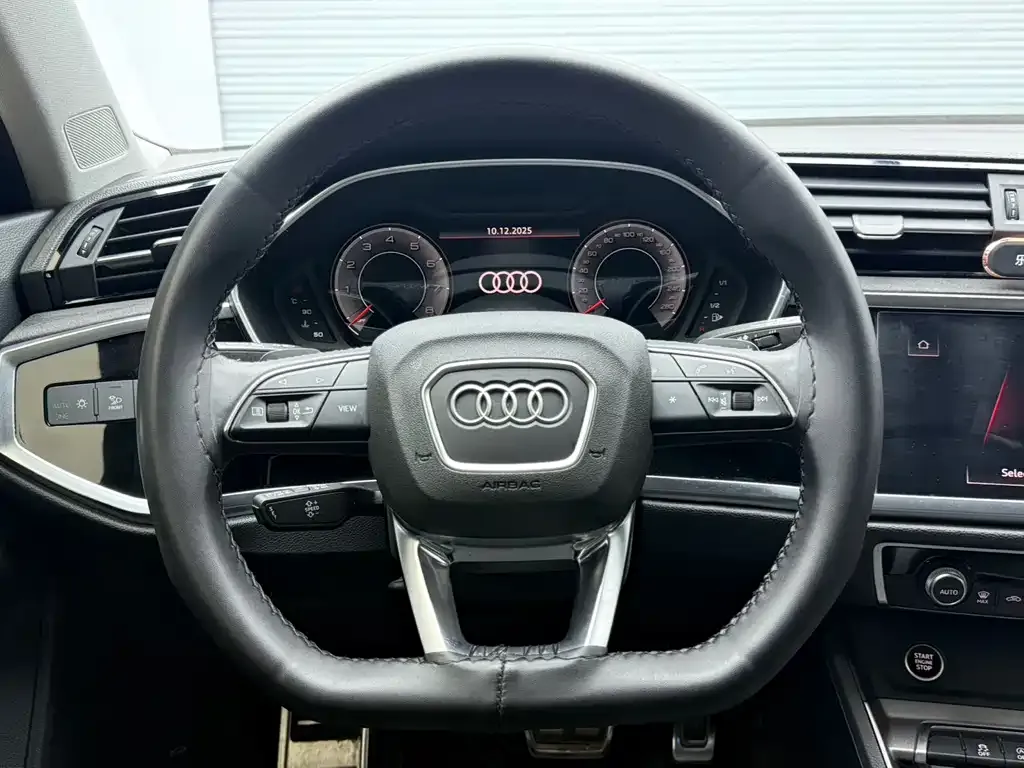 Audi Q3 — фото 9