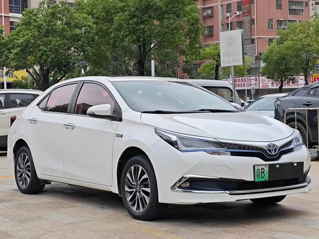 Toyota Corolla — фото 10