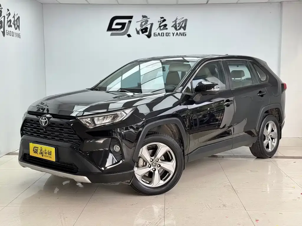 Toyota RAV4 — фото 1