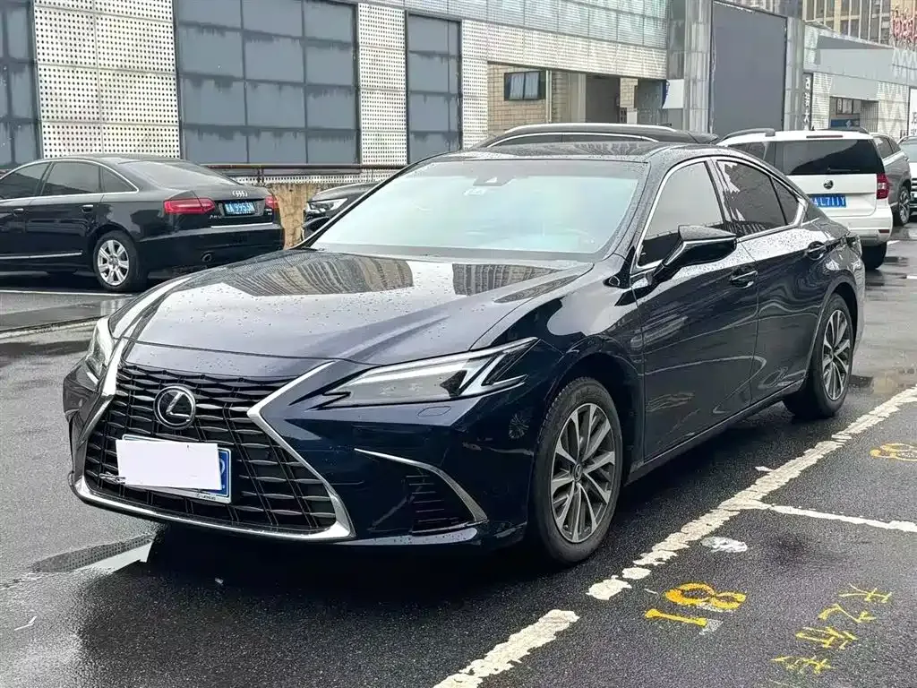 Lexus ES — фото 1