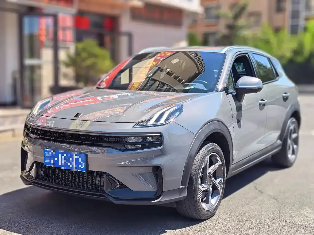 Lynk & Co 06