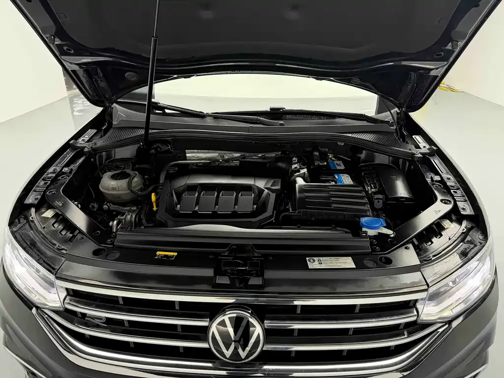 Volkswagen Tiguan L — фото 9