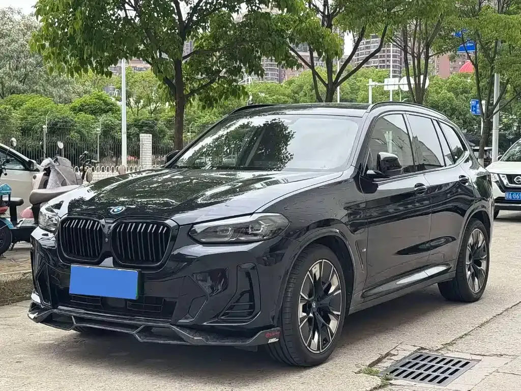 BMW iX3