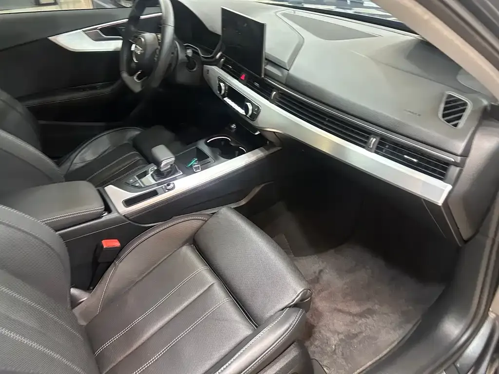 Audi A4L 2023 из CN, фото 9