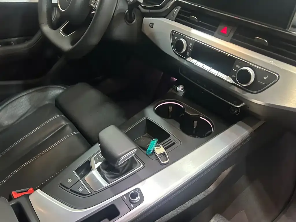 Audi A4L 2023 из CN, фото 7