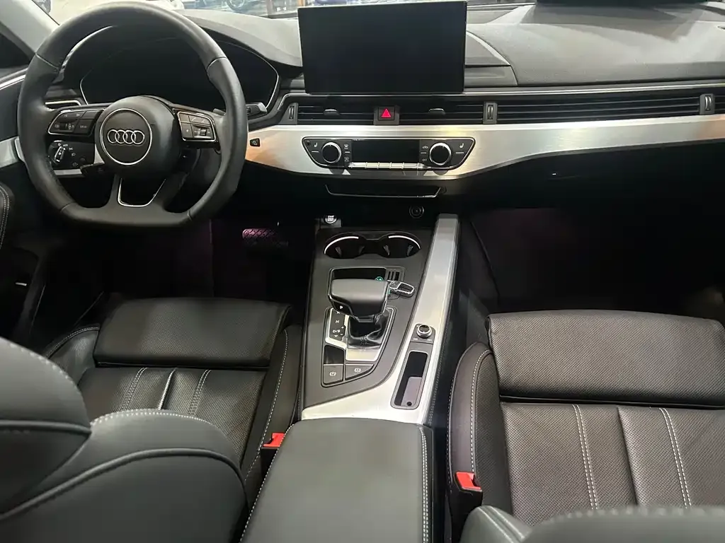 Audi A4L 2023 из CN, фото 4