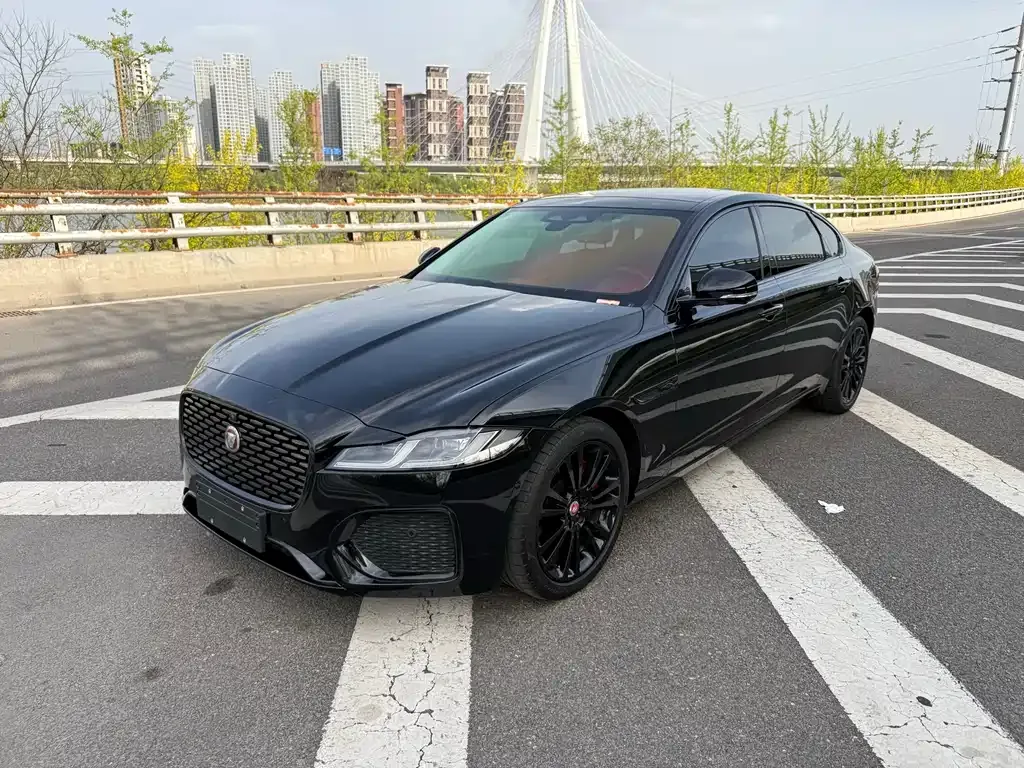 Jaguar XFL — фото 1