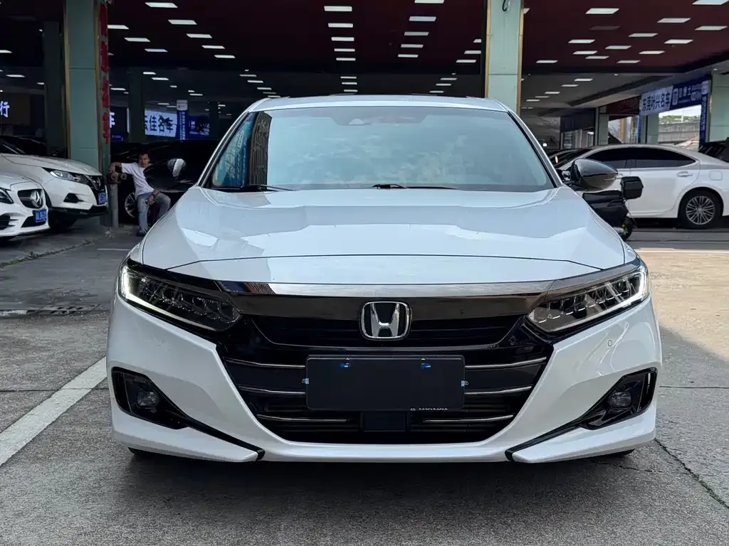 Honda Accord — фото 7