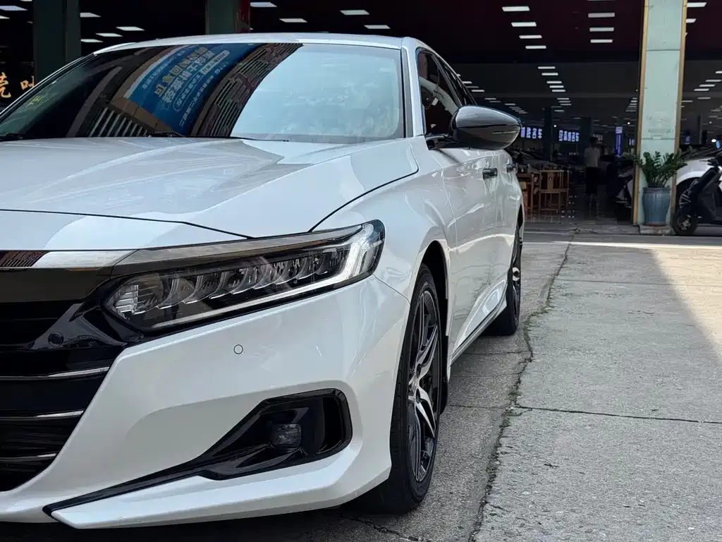 Honda Accord — фото 8