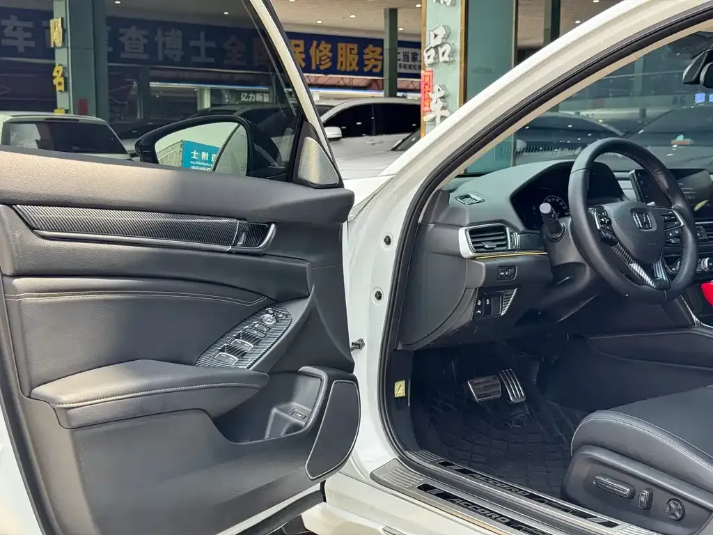 Honda Accord — фото 9