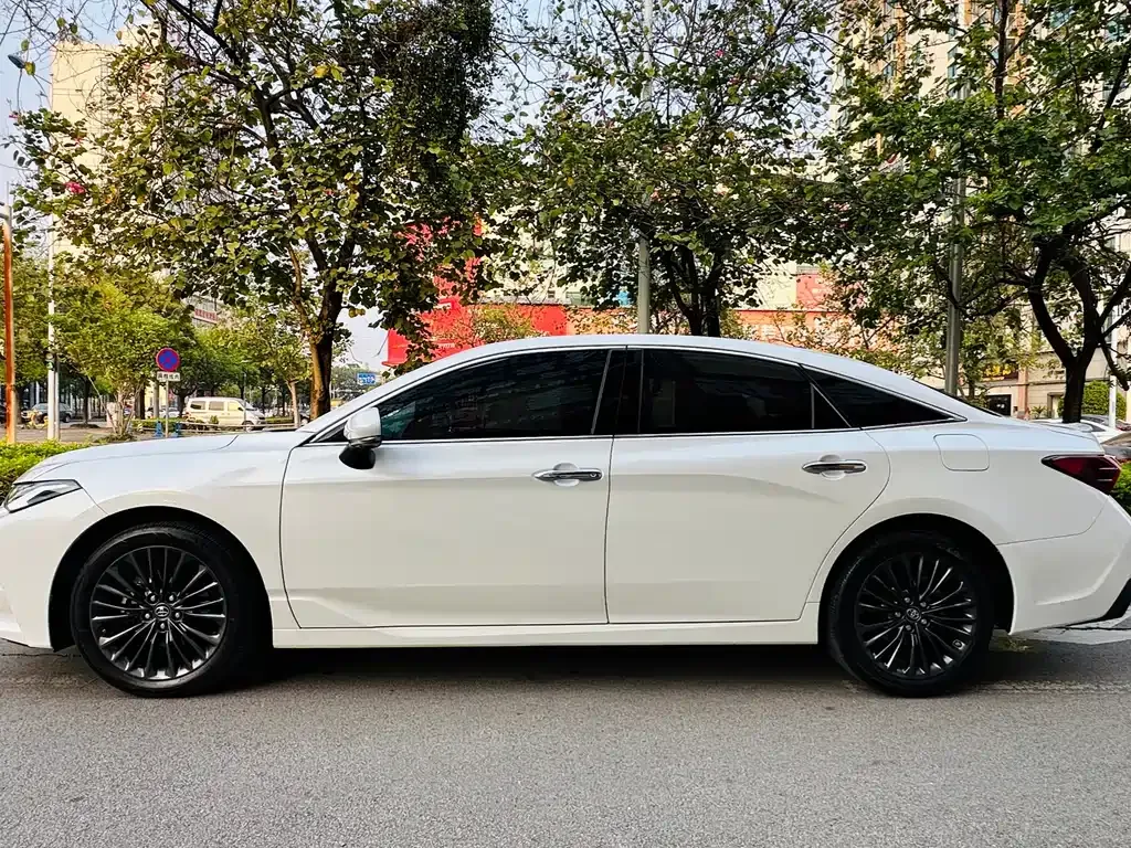 Toyota Avalon — фото 10