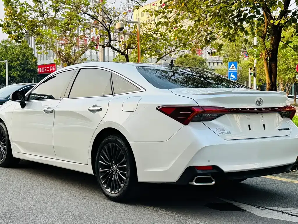Toyota Avalon — фото 4