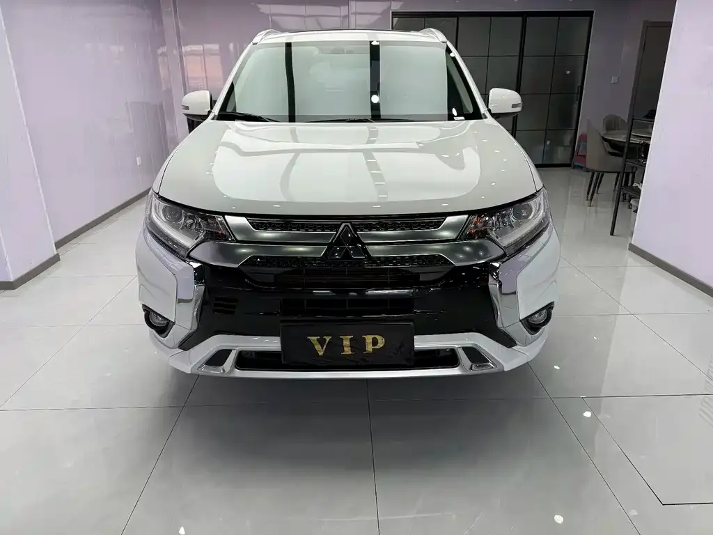 Mitsubishi Outlander — фото 3