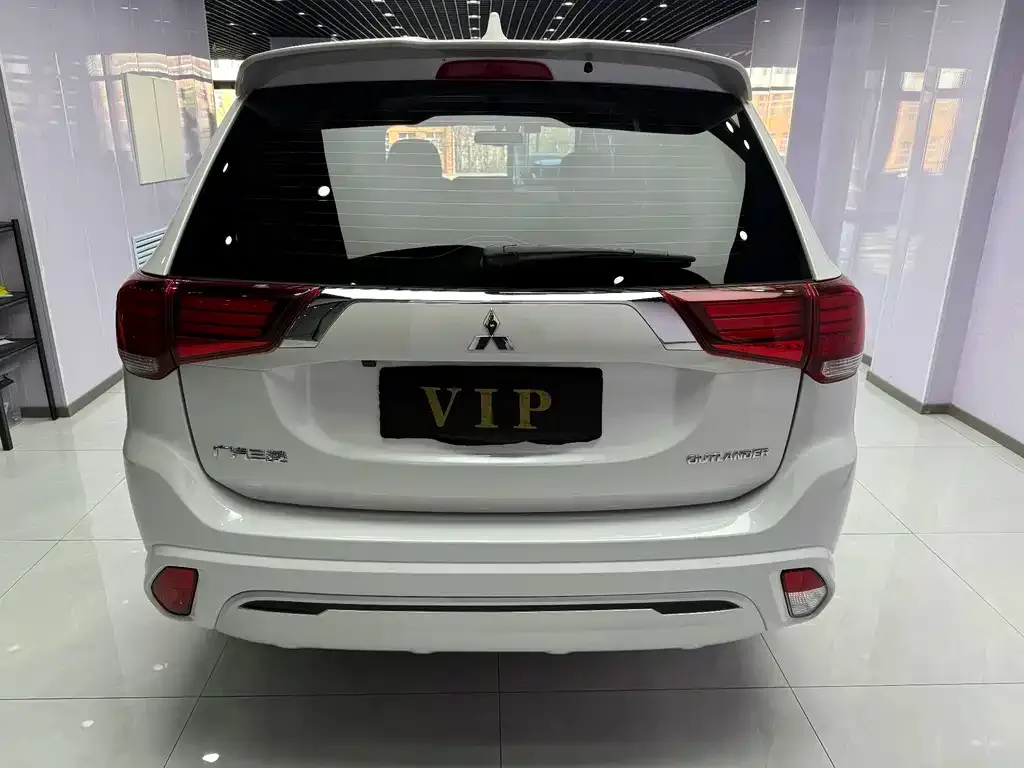 Mitsubishi Outlander — фото 4