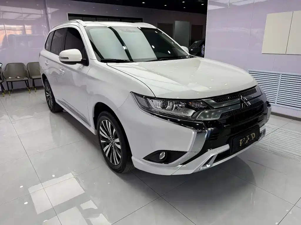 Mitsubishi Outlander — фото 5