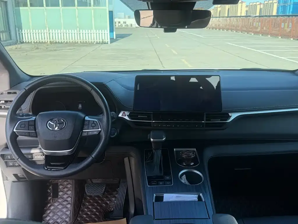 Toyota Sienna — фото 2