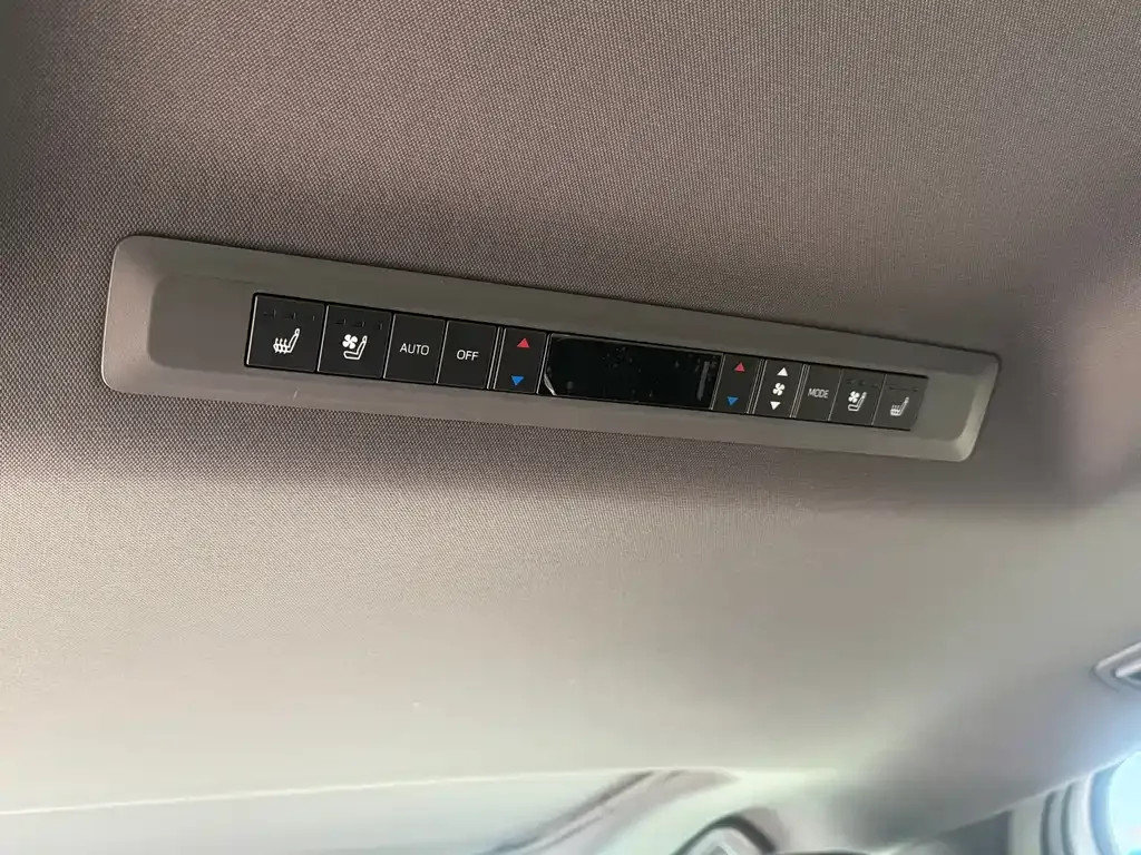 Toyota Sienna — фото 10
