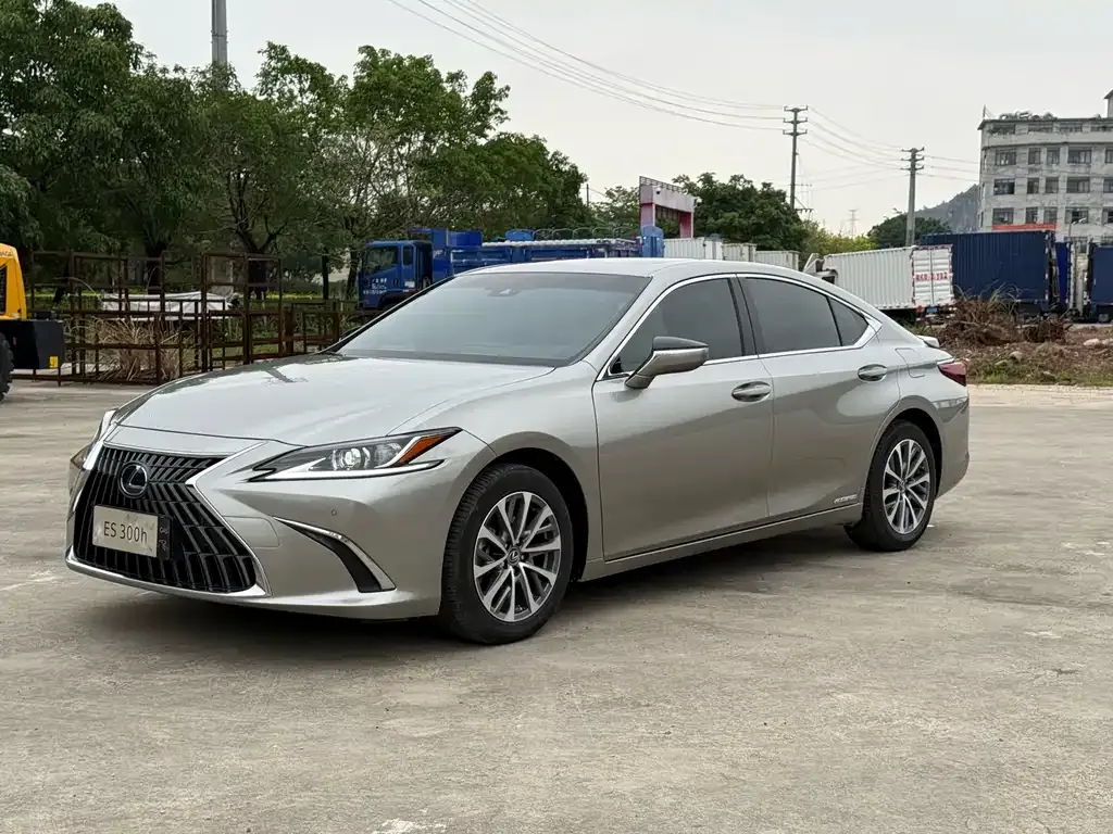 Lexus ES — фото 1