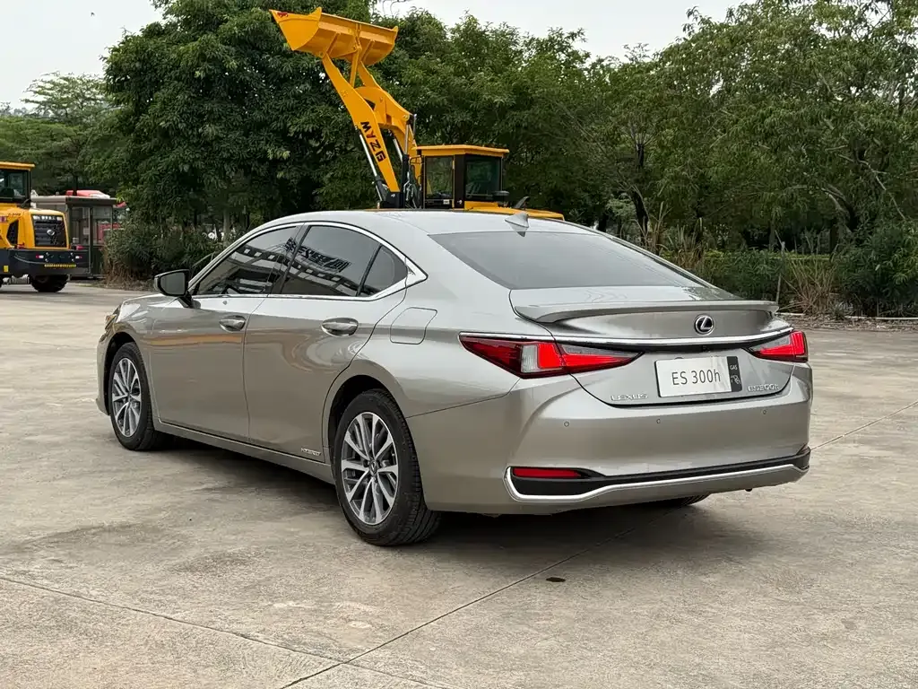 Lexus ES — фото 8